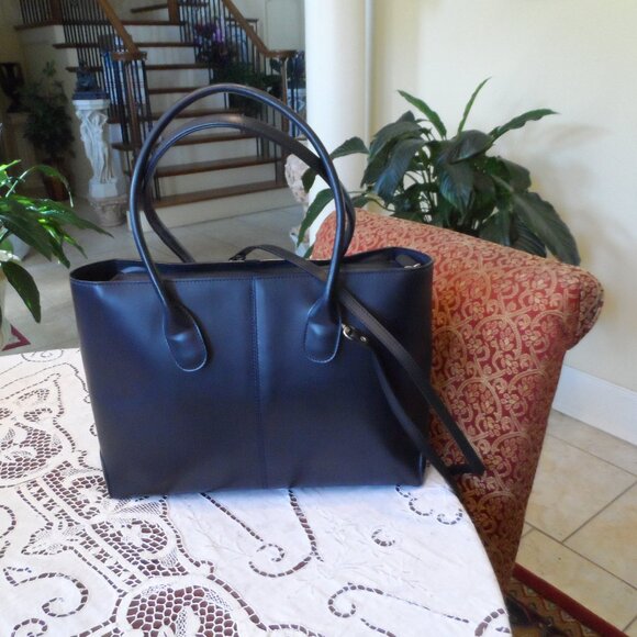 Tod's Dark Navy Blue Smooth Calf Leather "D" Shoulder Bag - Picture 2 of 16